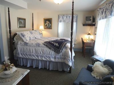 Alpine Haus Bed & Breakfast Inn Вернон Номер фото