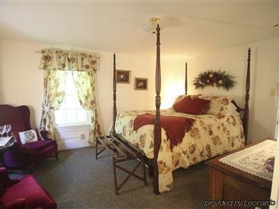 Alpine Haus Bed & Breakfast Inn Вернон Номер фото