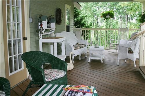 Alpine Haus Bed & Breakfast Inn Вернон Экстерьер фото